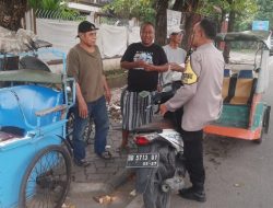 Bhabinkamtibmas Kelurahan Suangga Sambangi Warga, Ajak Jaga Kamtibmas di Jalan Sunu Utara