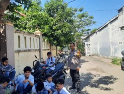 Pantau Wilayah, Bhabinkamtibmas Berua Himbau Siswa Tidak Bolos dan Hindari Miras