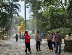 Pengunjung Padati Bugis Waterpark, Polsek Manggala Tingkatkan Pengawasan dan Imbauan Kamtibmas