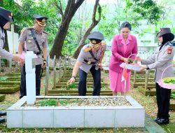 Kapolda Sulsel Pimpin Ziarah dan Tabur Bunga di Taman Makam Pahlawan Panaikang