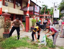 Sambut Hari Bhayangkara Ke-79, Polsek Bontoala Gelar Kerja Bakti Bersihkan Lingkungan Mako