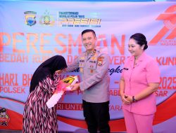 Sambut HUT Bhayangkara ke-79, Kapolda Sulsel Serahkan Bantuan Bedah Rumah di Makassar