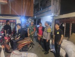 Bhabinkamtibmas dan Babinsa Kunjunganmae Bersinergi Sambang Warga di Tengah Cuaca Buruk