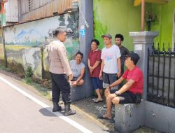 Sambangi Wilayah Binaan, Bhabinkamtibmas Edukasi Pemuda Hindari Tindak Pidana
