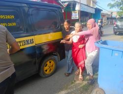 Wujud Kepedulian Polisi, AIPTU Mustafa Bantu Lansia Pikun Kembali ke Rumah