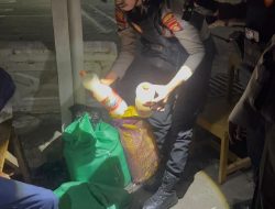 Patroli Presisi Polrestabes Makassar Bubarkan Warga Konsumsi Ballo di Jalan Kumala