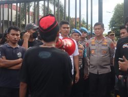 Kedepankan Sisi Humanis, Polda Kalteng Kawal Aksi Unras di Mapolda