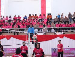 Kapolrestabes Makassar dan Ketua Bhayangkari Cabang Kota Besar Makassar Saksikan Babak Final Turnamen Voli HKGB