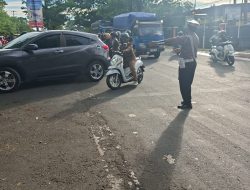 Hadir Melayani, Polsek Tamalanrea Atur Lalin di Titik Rawan padat Kendaraan