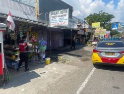 Polisi Sambangi UMKM Saat Patroli, Ajak Warga Jaga Kamtibmas di Makassar