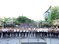 Kapolrestabes Makassar Berikan Penghargaan kepada Personel Berprestasi