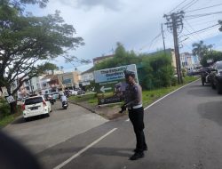 Polsek Tamalate Respons Cepat Tiang Listrik Tumbang di Akses Pantai Akkarena