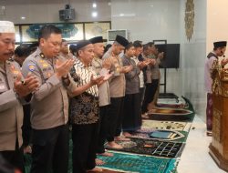 Polrestabes Makassar Gelar Sholat Ghoib untuk Korban Bencana Alam di Sumatra