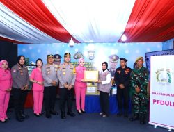 Kapolrestabes Makassar dan Ketua Bhayangkari Tinjau Pos Yan Operasi Lilin 2025