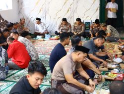 Jumat Berkah, Kapolrestabes Makassar Makan Bersama Pererat Kebersamaan dengan Jamaah Masjid Al-Ikhsan