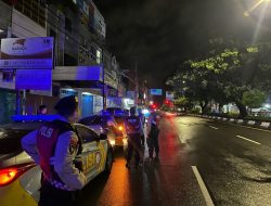 Hadirkan Rasa Aman, Personil Samapta Polrestabes Makassar Laksanakan Patroli Malam