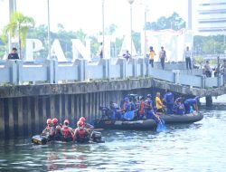 Tindak Lanjut Arahan Presiden, Polda Sulsel Gelar Bakti Sosial Bersih Pantai Losari
