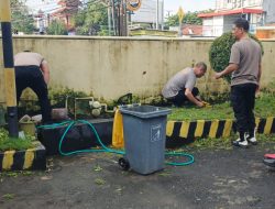Ciptakan Kebersihan dan Kenyamanan, Personel Polsek Rappocini Gelar Kurvey di Halaman Kantor