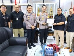 Kapolrestabes Makassar Terima Piagam Penghargaan dari KPP Pratama Makassar Utara