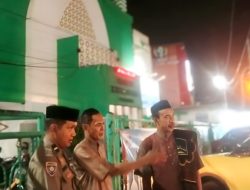 Bulan Ramadhan, Bhabinkamtibmas Tello Baru Laksanakan Pengamanan di Masjid