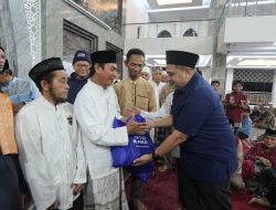 Safari Ramadan di Tamalanrea, Munafri Serahkan Paket Pangan Ramadan Untuk Dhuafa