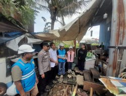 Bhabinkamtibmas Kassi’-Kassi Hadiri Program Penyalaan Listrik Gratis PLN “Light Up The Dream”