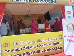 Bhayangkari Ranting Rappocini Bagikan Bingkisan untuk Petugas PosPam Ops Ketupat 2026