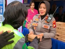 Polsek Panakkukang Bagikan Takjil, Pererat Kedekatan dengan Masyarakat di Bulan Ramadhan