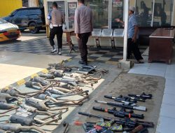 Polsek Tallo Musnahkan 102 Knalpot Brong dan 20 Gel Blaster Hasil Patroli Ramadan