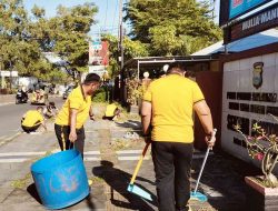 Ciptakan Lingkungan Kerja Yang Apik dan Bersih, Polsek Bontoala Gelar Jumat Bersih