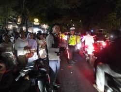 Personel Polsek Rappocini Jaga Keamanan Ibadah di Gereja