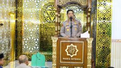 Sholat Isya Berjamaah, Kapolrestabes Makassar dan Kapolsek Tamalate Pererat Silaturahmi dengan Warga Barombong