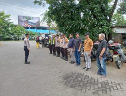 Kapolsek Biringkanaya Pimpin Pengamanan Aksi Unjuk Rasa Serikat Buruh di Kawasan Industri Makassar