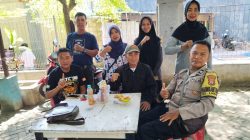 Bhabinkamtibmas Kelurahan Laikang Bersama LPM dan Linmas Pantau Penyaluran Bantuan Sembako bagi Warga Kurang Mampu