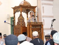 Kapolrestabes Makassar Safari Subuh di Masjid Agung Baburrasaq, Ajak Warga Jaga Kamtibmas dan Didik Anak dengan Akhlak Mulia