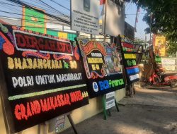 Bentuk Apresiasi Masyarakat, Karangan Bunga Hiasi Halaman Polsek Rappocini di Hari Bhayangkara ke-80