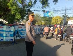 Pelayanan Prima di Jam Sibuk, Kapolsek Tamalanrea Bersama Personel Pengaturan Arus Lalu Lintas