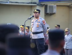Wakapolrestabes Makassar Tekankan Disiplin Personel Saat Pimpin Apel Pagi