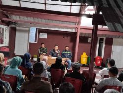 Sinergi TNI-Polri dan Pemerintah, Bhabinkamtibmas Gunungsari Dukung Persiapan Lomba Kelurahan dan HUT Kemerdekaan RI