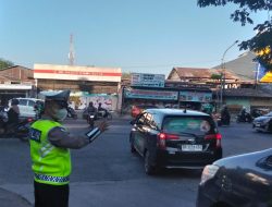 Personel Polsek Rappocini Laksanakan Commander Wish, Wujudkan Arus Lalu Lintas Aman dan Lancar