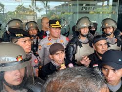 Kapolsek Rappocini Pimpin Pelayanan Mengawal Aksi Unjuk Rasa di Kantor BPN Kota Makassar