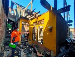 Tim INAFIS Polrestabes Makassar Olah TKP Kebakaran di Jalan Kandea