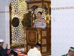 Dekat dengan Masyarakat, Kapolrestabes Makassar Sampaikan Pesan Kamtibmas di Masjid Nurul Yaqin