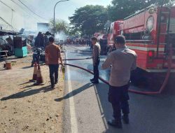 8 Kios dan 1 Rumah Terbakar di Jalan Perintis Kemerdekaan Makassar