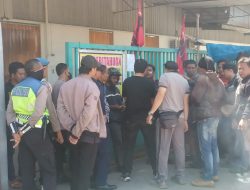 Personel Polsek Biringkanaya Kawal Aksi Unjuk Rasa dari Serikat Karyawan 