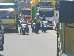 Antrean BBM Memanjang, Personel Lantas Polsek Biringkanaya Atur Arus di SPBU Daya