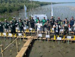 Tekan Abrasi dan Jaga Ekosistem Laut, Bhabinkamtibmas Untia Dukung Gerakan Tanam Mangrove