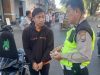 Tertibkan Arus Lalu Lintas, Unit Lantas Polsek Bontoala Tegur Pengendara yang Melanggar