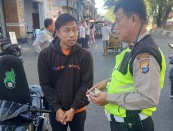 Tertibkan Arus Lalu Lintas, Unit Lantas Polsek Bontoala Tegur Pengendara yang Melanggar