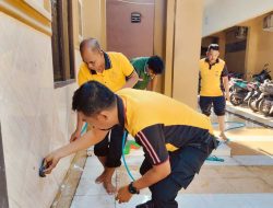 Jumat Bersih, Kapolsek Bontoala Turun Langsung Pimpin Kerja Bakti: Mako Dipoles, Pelayanan Makin Prima